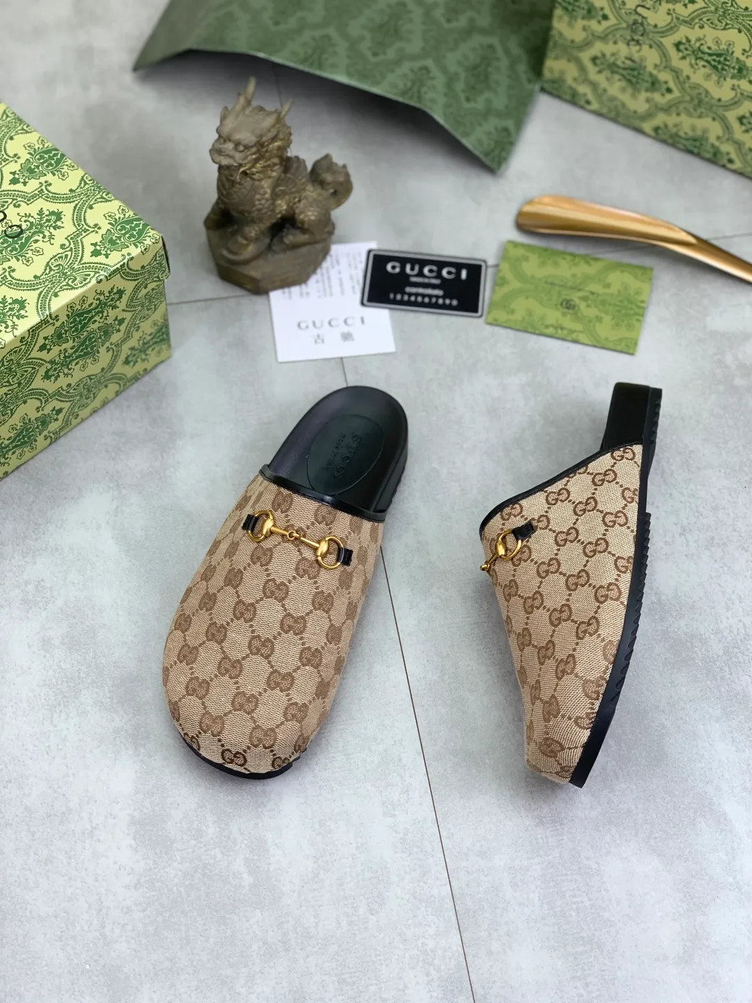 Men's shoes💰P340 💰[New model] Gucci half-drag business leather shoes hot selection (Gucci) official website latest Gucci half-drag business leather shoes, hot style 💥The version is simple and elegant, exclusive for trendy men. Unique official website latest brand original double G Embossed elements 👑 Original Gucci decoration, fashionable and elegant, original calfskin fabric ✅ Fully imported first-layer cowhide lining, wear-resistant, rubber business outsole specified on the official website, actual shot of the classic model at the counter 🎬 Size: 35-44 5⃣️colors available